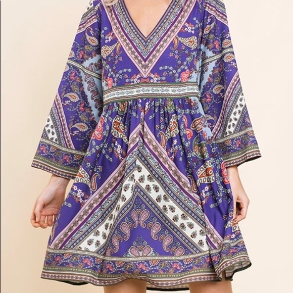 Umgee Dresses & Skirts - Umgee Plum Paisley V Neck Dress